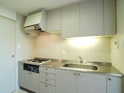 Kitchen ※Photo of the same layout on 17 floor. Decoration and fixture may differ.