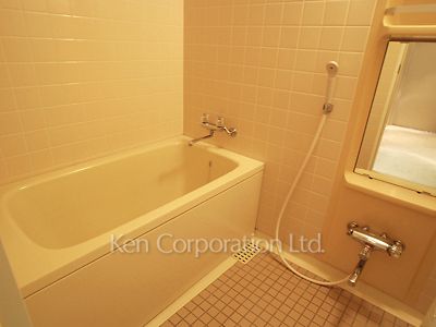 Bath ※Photo of the same layout on 17 floor. Decoration and fixture may differ.