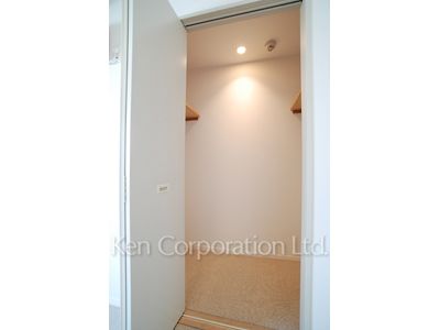 Closet ※Photo of the same layout on 17 floor. Decoration and fixture may differ.