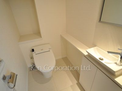 Lavatory ※Photo of the same layout on 12 floor. Decoration and fixture may differ.