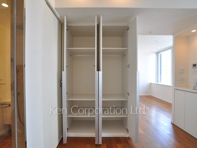Closet ※Photo of the same layout on 12 floor. Decoration and fixture may differ.