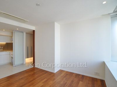 Bedroom ※Photo of the same layout on 12 floor. Decoration and fixture may differ.