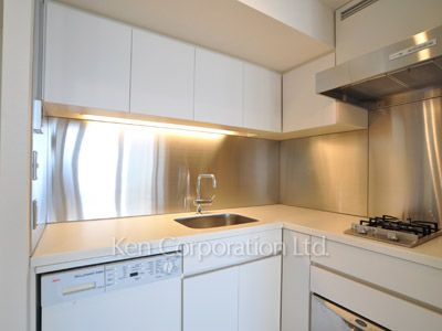Kitchen ※Photo of the same layout on 12 floor. Decoration and fixture may differ.