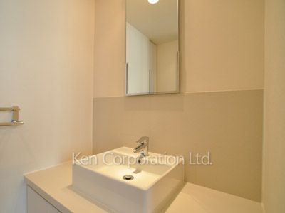 Powder Room ※Photo of the same layout on 12 floor. Decoration and fixture may differ.