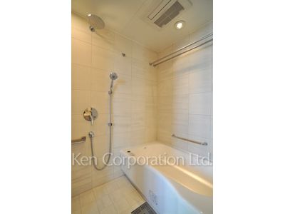 Bath ※Photo of the same layout on 12 floor. Decoration and fixture may differ.