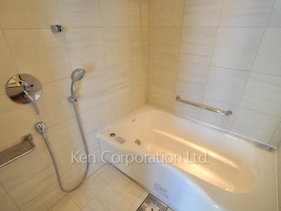Bath ※Photo of the same layout on 12 floor. Decoration and fixture may differ.