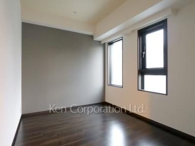 Bedroom ※Photo of the same layout on 10 floor. Decoration and fixture may differ.