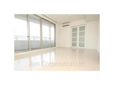 Living-Dining ※Photo of the same layout on 8 floor. Decoration and fixture may differ.