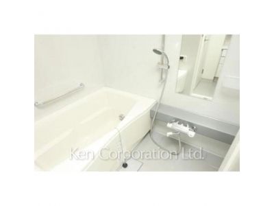 Bath ※Photo of the same layout on 8 floor. Decoration and fixture may differ.