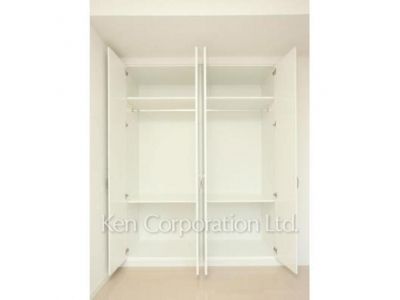 Closet ※Photo of the same layout on 8 floor. Decoration and fixture may differ.