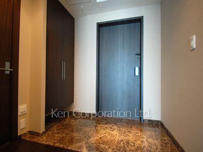 Entrance ※Photo of the same layout on 12 floor. Decoration and fixture may differ.