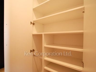 Closet ※Photo of the same layout on 19 floor. Decoration and fixture may differ.