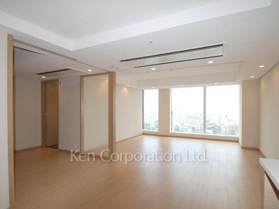 Living-Dining ※Photo of the same layout on 19 floor. Decoration and fixture may differ.