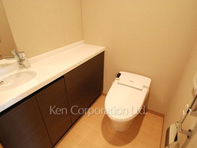 Lavatory ※Photo of the same layout on 19 floor. Decoration and fixture may differ.