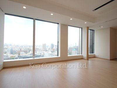 Living-Dining ※Photo of the same layout on 13 floor. Decoration and fixture may differ.
