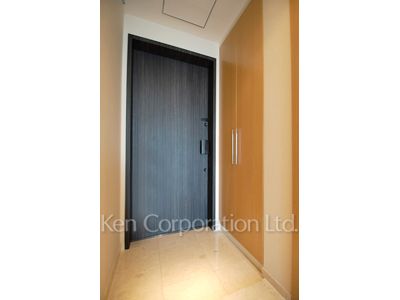 Entrance ※Photo of the same layout on 13 floor. Decoration and fixture may differ.