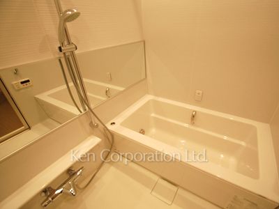 Bath ※Photo of the same layout on 13 floor. Decoration and fixture may differ.