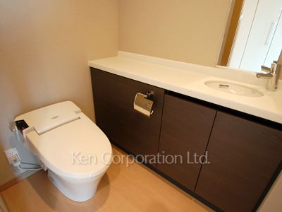 Lavatory ※Photo of the same layout on 13 floor. Decoration and fixture may differ.