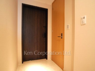 Entrance ※Photo of the same layout on 19 floor. Decoration and fixture may differ.
