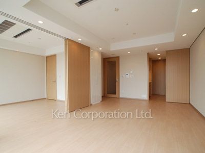 Living-Dining ※Photo of the same layout on 19 floor. Decoration and fixture may differ.