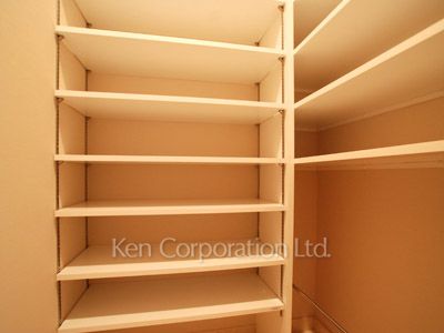 Shoes-In Closet ※Photo of the same layout on 19 floor. Decoration and fixture may differ.