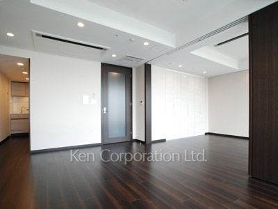 Living-Dining ※Photo of the same layout on 18 floor. Decoration and fixture may differ.