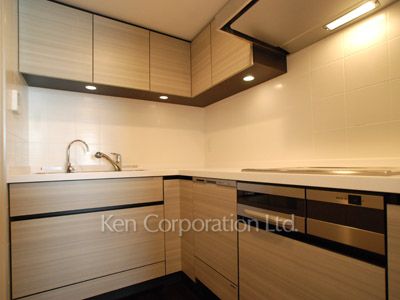 Kitchen ※Photo of the same layout on 18 floor. Decoration and fixture may differ.