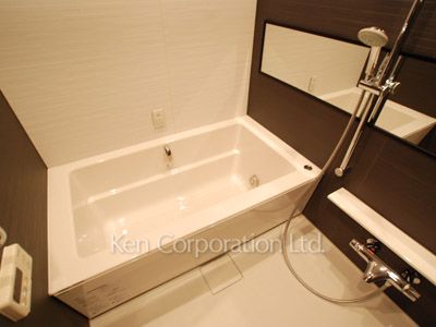 Bath ※Photo of the same layout on 18 floor. Decoration and fixture may differ.