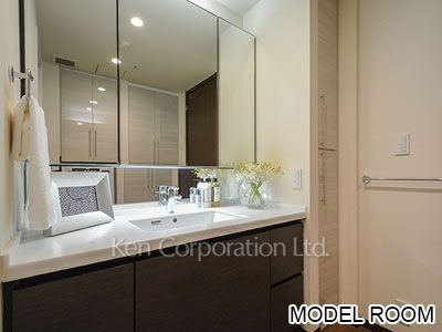Powder Room ※Photo of the same layout on 12 floor. Decoration and fixture may differ.