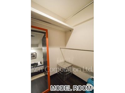 Walk-In Closet ※Photo of the same layout on 10 floor. Decoration and fixture may differ.