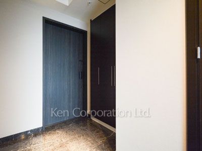 Entrance ※Photo of the same layout on 10 floor. Decoration and fixture may differ.