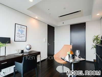 Master Bedroom ※Photo of the same layout on 10 floor. Decoration and fixture may differ.