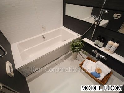 Bath ※Photo of the same layout on 10 floor. Decoration and fixture may differ.
