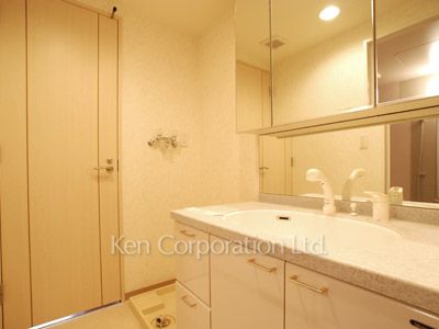 Powder Room ※Photo of the same layout on 10 floor. Decoration and fixture may differ.