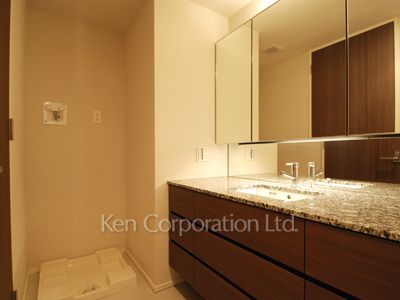 Powder Room ※Photo of the same layout on 6 floor. Decoration and fixture may differ.