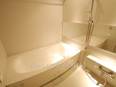 Bath ※Photo of the same layout on 6 floor. Decoration and fixture may differ.