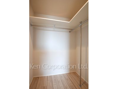Walk-In Closet ※Photo of the same layout on 6 floor. Decoration and fixture may differ.