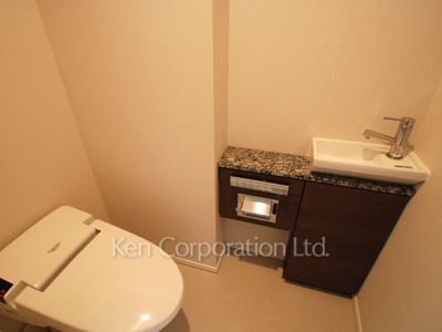 Lavatory ※Photo of the same layout on 6 floor. Decoration and fixture may differ.