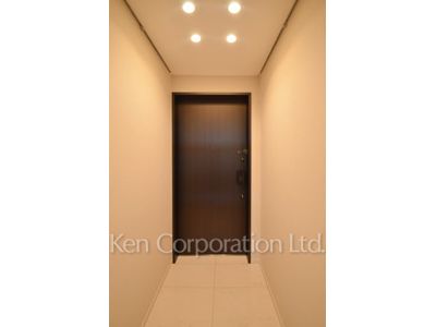 Entrance ※Photo of the same layout on 19 floor. Decoration and fixture may differ.