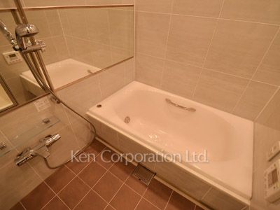Bath ※Photo of the same layout on 19 floor. Decoration and fixture may differ.