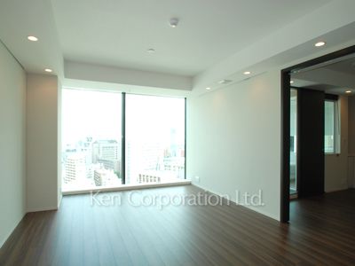 Living-Dining ※Photo of the same layout on 13 floor. Decoration and fixture may differ.