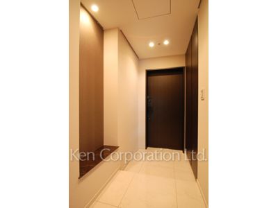 Entrance ※Photo of the same layout on 13 floor. Decoration and fixture may differ.