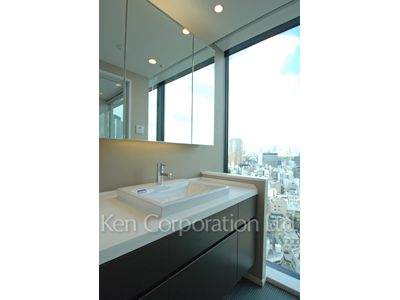 Powder Room ※Photo of the same layout on 13 floor. Decoration and fixture may differ.