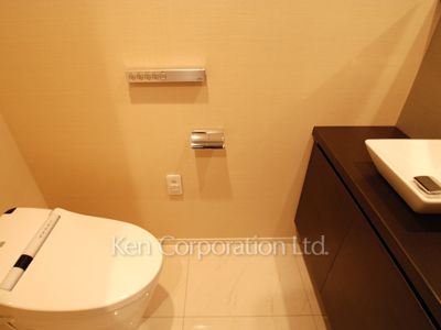 Lavatory ※Photo of the same layout on 13 floor. Decoration and fixture may differ.