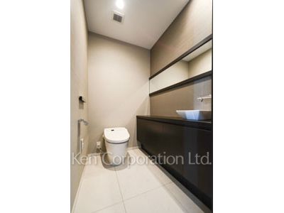 Lavatory ※Photo of the same layout on 15 floor. Decoration and fixture may differ.