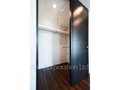 Walk-In Closet ※Photo of the same layout on 15 floor. Decoration and fixture may differ.