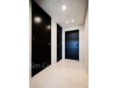 Entrance ※Photo of the same layout on 15 floor. Decoration and fixture may differ.