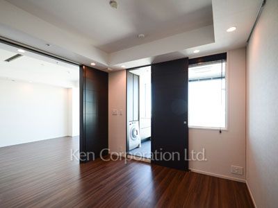 Master Bedroom ※Photo of the same layout on 15 floor. Decoration and fixture may differ.