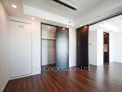 Master Bedroom ※Photo of the same layout on 15 floor. Decoration and fixture may differ.