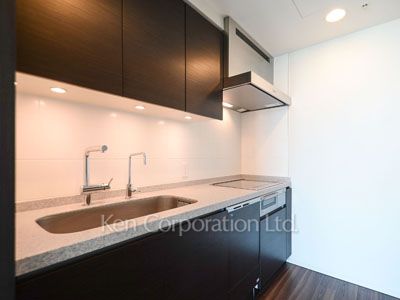 Kitchen ※Photo of the same layout on 15 floor. Decoration and fixture may differ.